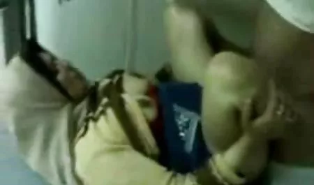 મોટા બોબલા વાળી મહિલા આરબ કિશોર કે કિશોરી Sucks અને Fucks પોર્ન પક્ષ ભારતીય પર કેમેરા