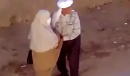 સુંદર વિદ્યાર્થી દિવસ porn સફેદ શર્ટ છોકરી ના મોઢા માં નાખી